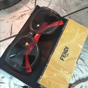 Fendi Authentic sunglasses worn once. ❤️